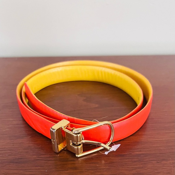 Liz Clairbourne Vintage Leather Belt Gold buckle with 2 interchangeable straps - Picture 5 of 5